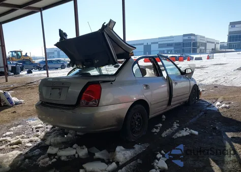 2004 Hyundai Elantra Gls/Gt from USA, damaged, VIN KMHDN46D74U737663